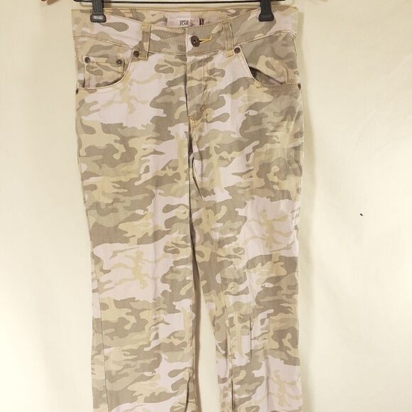 Girls Levi's Pants Levi's 517 Pink Camo Pants Sz 16 Levi Jeans - Picture 1 of 6